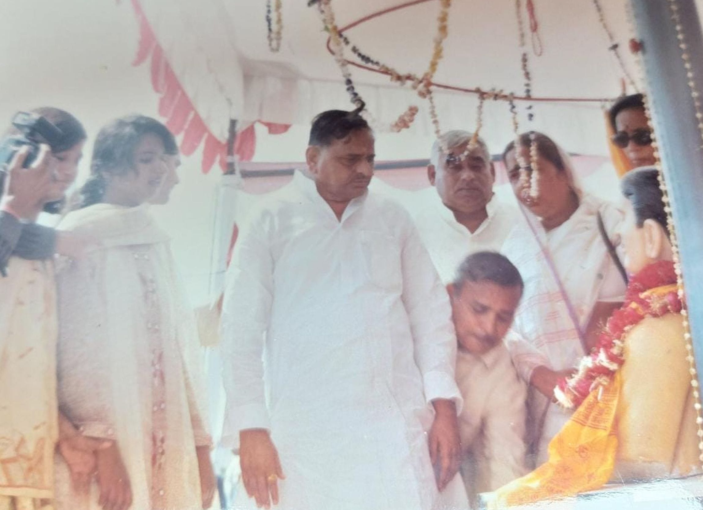 11 : गौरीगंज : नंदमहर में सपा नेता शिवहरि विजय तिवारी की प्रतिमा के अनावरण कार्यक्रम में मुलायम सिं? 11 : गौरीगंज : नंदमहर में सपा नेता शिवहरि विजय तिवारी की प्रतिमा के अनावरण कार्यक्रम में मुलायम सिं?