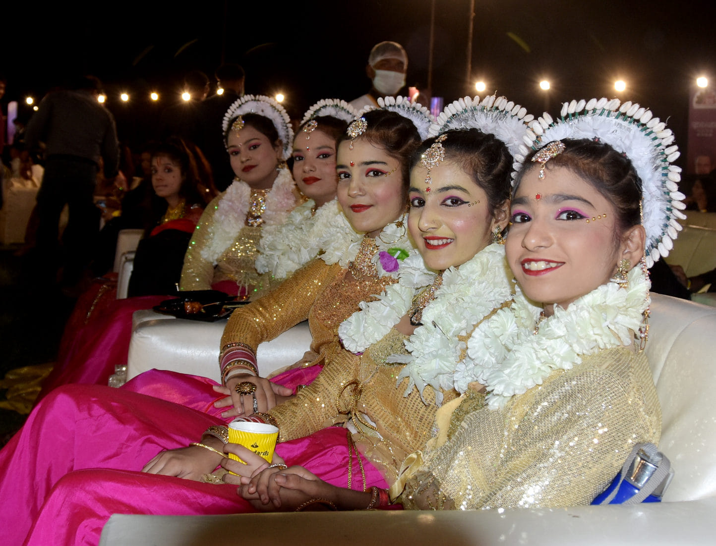अंबाला रोड स्थित एक सभागार में सीआईएस के कार्यक्रम में भाग लेते कलाकार अंबाला रोड स्थित एक सभागार में सीआईएस के कार्यक्रम में भाग लेते कलाकार