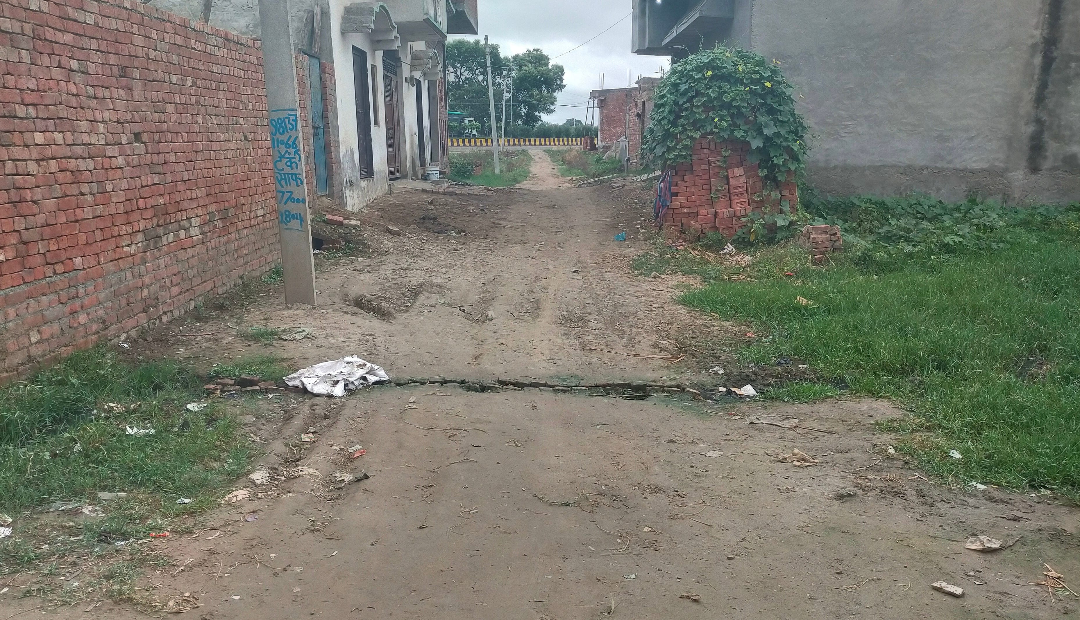 कैराना नगर पालिका सीमा विस्तार स्टोरी-पानीपत रोड पर गुलशननगर की खस्ता हाल सडक कैराना नगर पालिका सीमा विस्तार स्टोरी-पानीपत रोड पर गुलशननगर की खस्ता हाल सडक