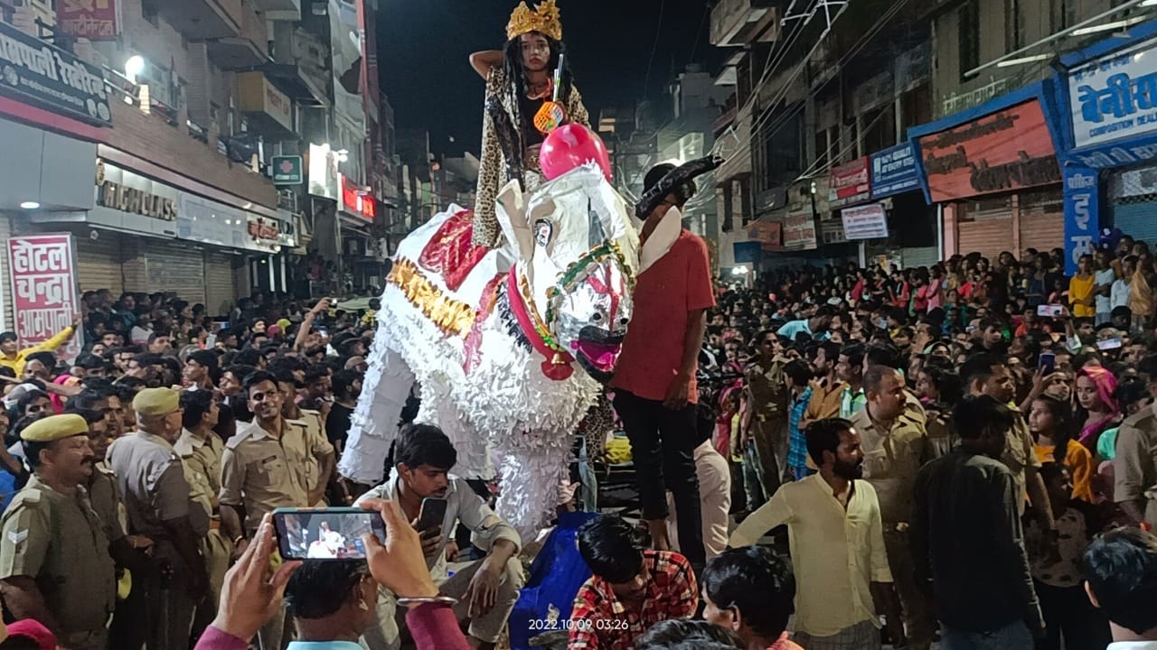 ओलन्दगंज में भरत मिलाप के दौरान निकाली गई आकर्षक झांकी। संवाद ओलन्दगंज में भरत मिलाप के दौरान निकाली गई आकर्षक झांकी। संवाद