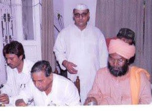 एलम में पूर्व विधायक रतनपाल पंवार के घर पर खाना खाते पूर्व मुख्यमंत्री मुलायम सिंह यादव और साक्ष? एलम में पूर्व विधायक रतनपाल पंवार के घर पर खाना खाते पूर्व मुख्यमंत्री मुलायम सिंह यादव और साक्ष?