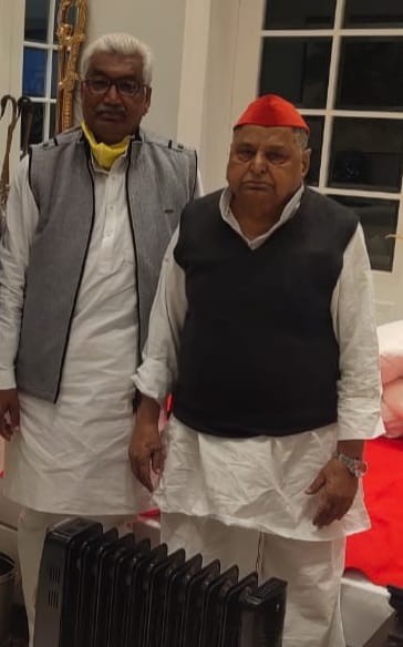 दिवंगत मुलायम सिंह यादव के साथ प्रदेश के पूर्व राज्यमंत्री मूलचंद चौहान , फाइल फोटो दिवंगत मुलायम सिंह यादव के साथ प्रदेश के पूर्व राज्यमंत्री मूलचंद चौहान , फाइल फोटो