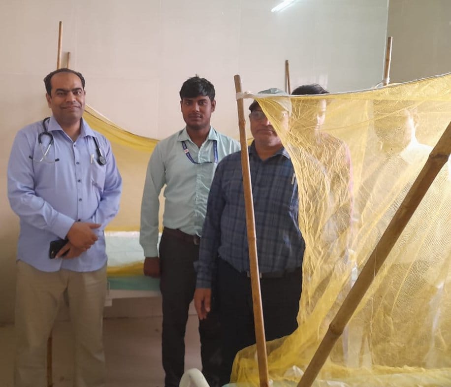 शामली सीएचसी में डेंगू वार्ड में मरीजों के लिए लगाई मच्छरदानी। शामली सीएचसी में डेंगू वार्ड में मरीजों के लिए लगाई मच्छरदानी।