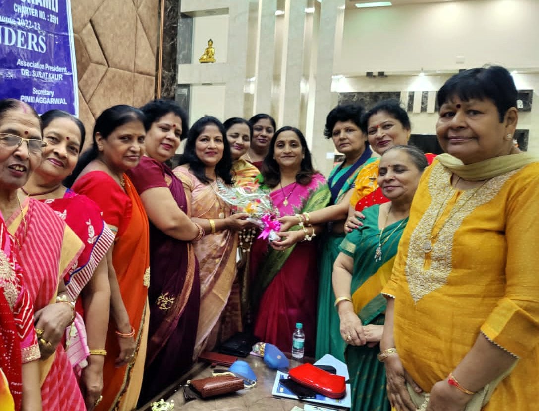 शामली में करवाचौथ कार्यक्रम में भाजपा नगर अध्यक्ष मीनू संगल का स्वागत करती इन्हरव्हील क्लब की स? शामली में करवाचौथ कार्यक्रम में भाजपा नगर अध्यक्ष मीनू संगल का स्वागत करती इन्हरव्हील क्लब की स?