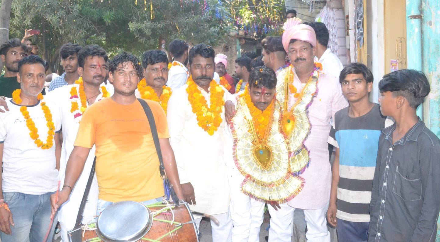 शामली नगर पालिका शासन कर्मचारी महासंघ के अध्यक्ष पद पर विजयी होने पर समर्थकों के साथ जश्न मनाते ? शामली नगर पालिका शासन कर्मचारी महासंघ के अध्यक्ष पद पर विजयी होने पर समर्थकों के साथ जश्न मनाते ?
