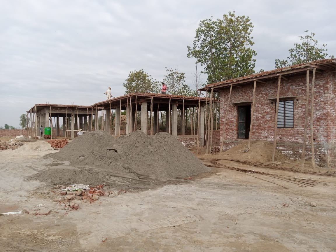 कांधला क्षेत्र के गांव इस्सोपुरटील में होता मंदिर का जीर्णोद्घार। कांधला क्षेत्र के गांव इस्सोपुरटील में होता मंदिर का जीर्णोद्घार।