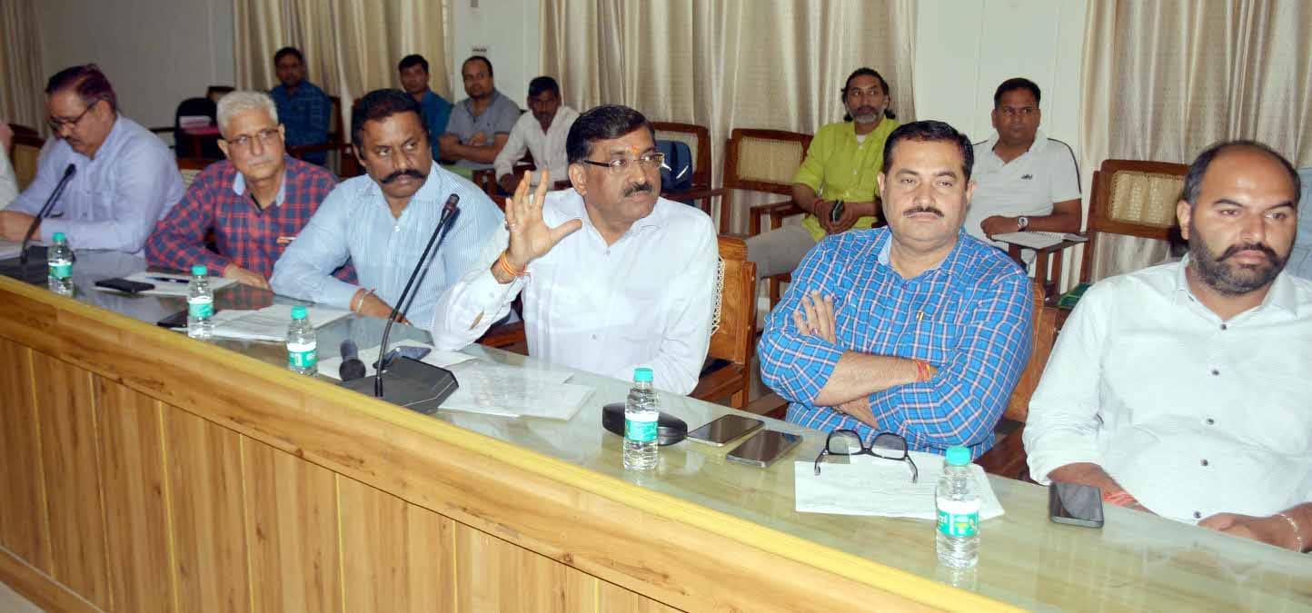 शामली कलक्ट्रेट सभागार में गन्ना मूल्य भुगतान व आगामी पेराई सत्र संचालन के संबंध में आयोजित समी? शामली कलक्ट्रेट सभागार में गन्ना मूल्य भुगतान व आगामी पेराई सत्र संचालन के संबंध में आयोजित समी?