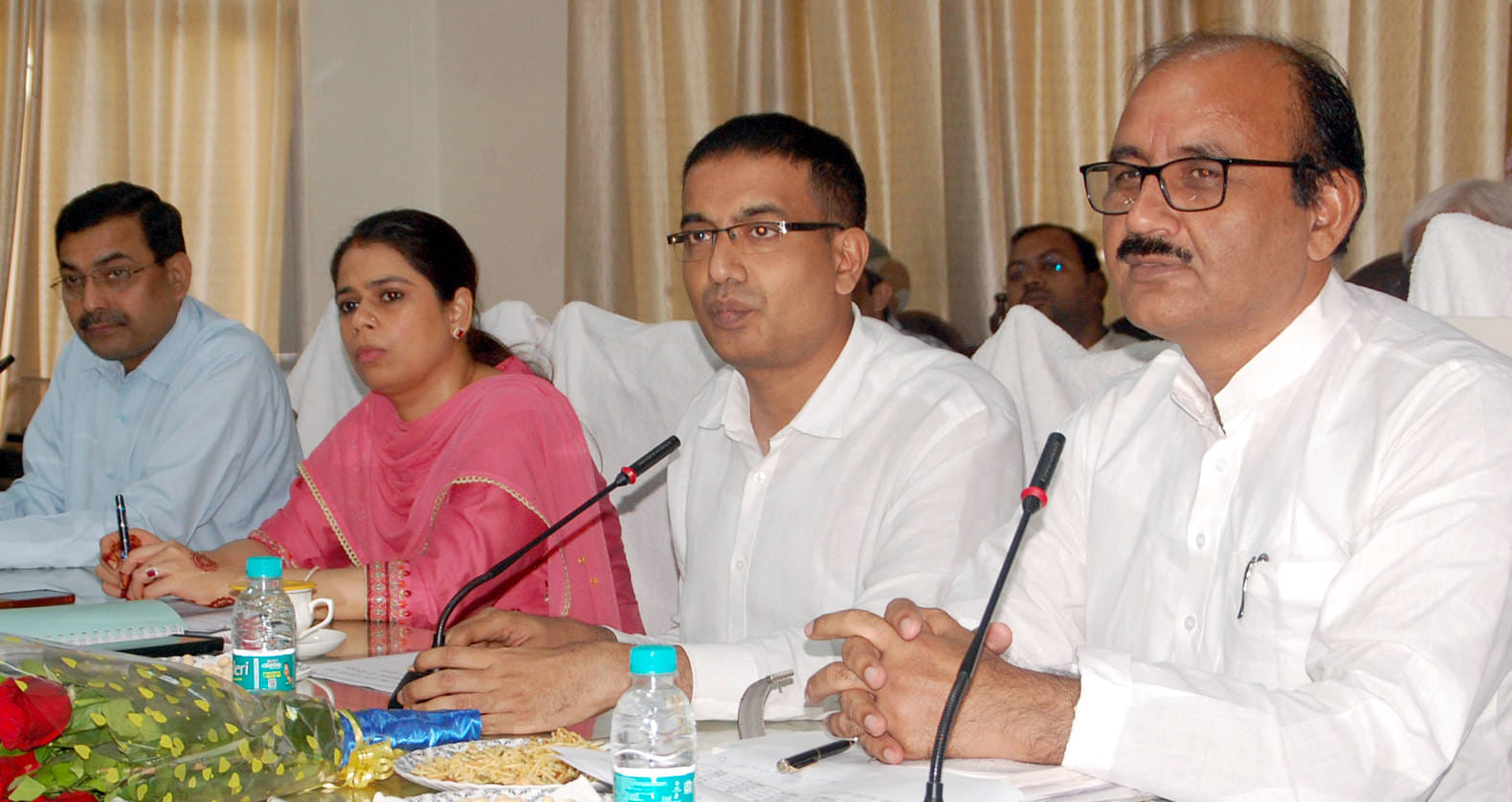 शामली कलक्ट्रेट सभागार में गन्ना मूल्य भुगतान व आगामी पेराई सत्र संचालन के संबंध में समीक्षा बै? शामली कलक्ट्रेट सभागार में गन्ना मूल्य भुगतान व आगामी पेराई सत्र संचालन के संबंध में समीक्षा बै?