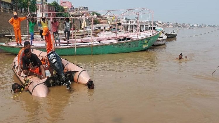 Varanasi: उफनाई गंगा में नहा रहे आंध्रप्रदेश के चार पर्यटक डूबे, दो को बचाया गया, दो की तलाश जारी