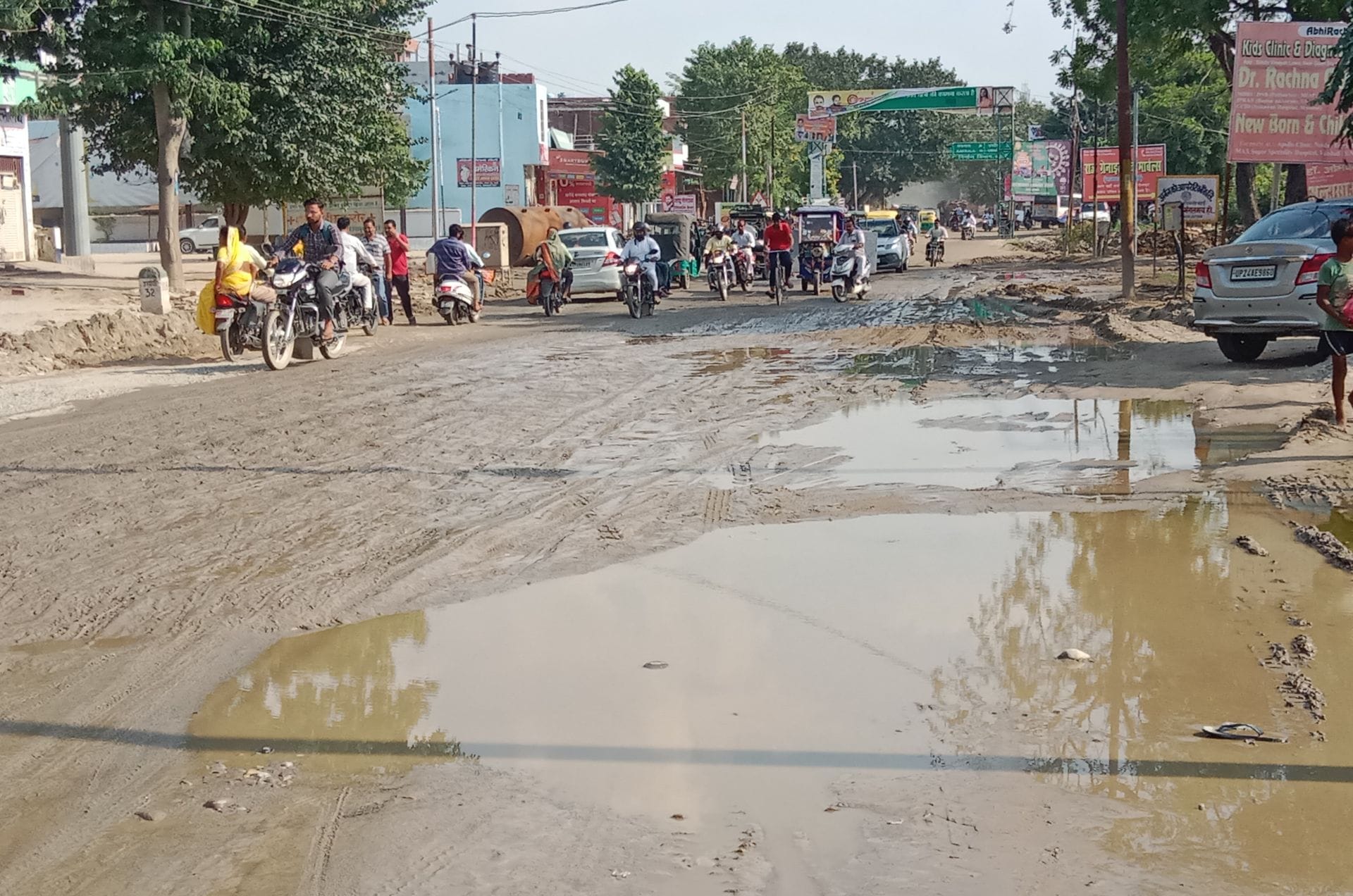 मंडी समिति के नजदीक शनिवार को यहीं से निकाला गया पानी। संवाद