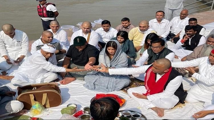 गंगा में विसर्जित की गई दिवगंत मुलायम सिंह यादव की अस्थियां