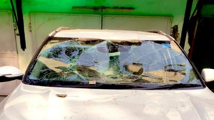 Delhi: स्वाति मालीवाल के घर पर हमला, गाड़ियों में की गई तोड़फोड़, हमले के समय घर पर नहीं थीं DCW प्रमुख