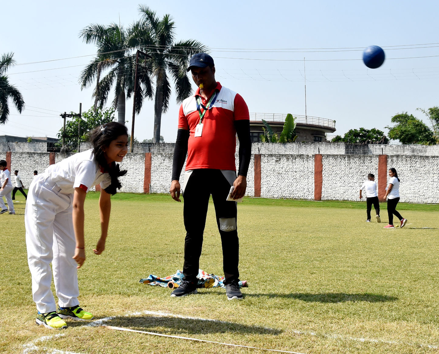 डीपीएस पब्लिक स्कूल में आयोजित खेलकूद प्रतियोगिता गोला फेंकती छात्रा डीपीएस पब्लिक स्कूल में आयोजित खेलकूद प्रतियोगिता गोला फेंकती छात्रा