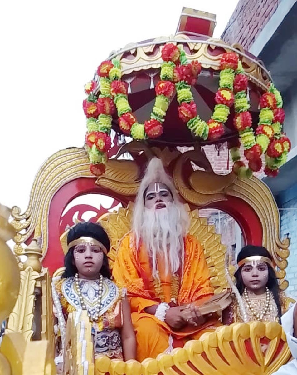 शोभायात्रा में शामिल भगवान वाल्मीकि की झांकी। संवाद