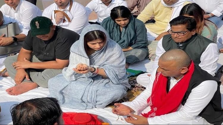 गंगा में विसर्जित की गई दिवगंत मुलायम सिंह यादव की अस्थियां
