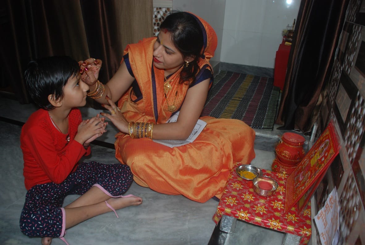 अहोई माता हमेशा तेरे पर कृपा बनाए रखें: बागपत की भजन विहार कालोनी में अहोई माता की पूजा के बाद बेथी