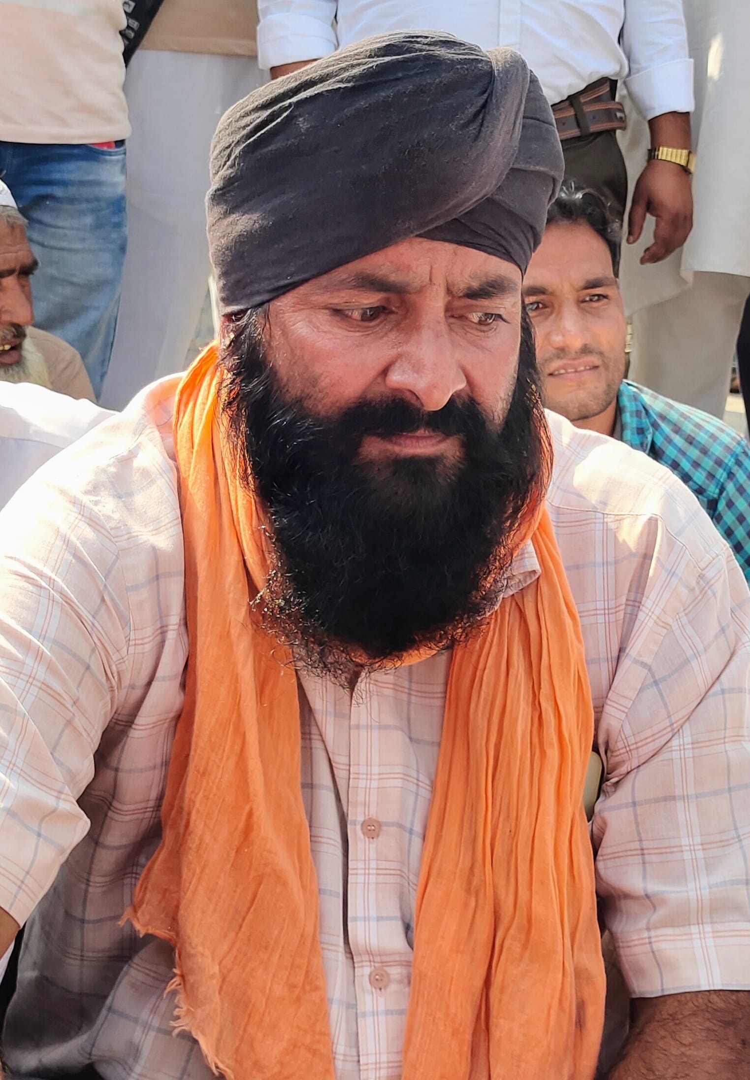 शामली के बिडौली में पीड़ित डोकपुरा निवासी किसान जसवंत सिंह। शामली के बिडौली में पीड़ित डोकपुरा निवासी किसान जसवंत सिंह।