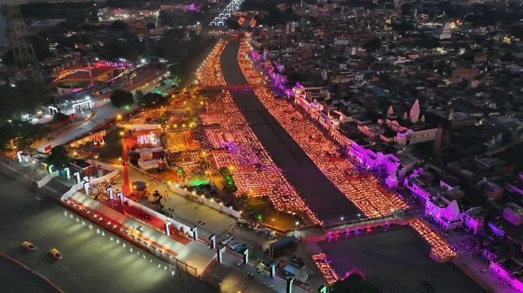 Deepotsav 2022: PM Narendra Modi lits up the diyas in Ayodhya.