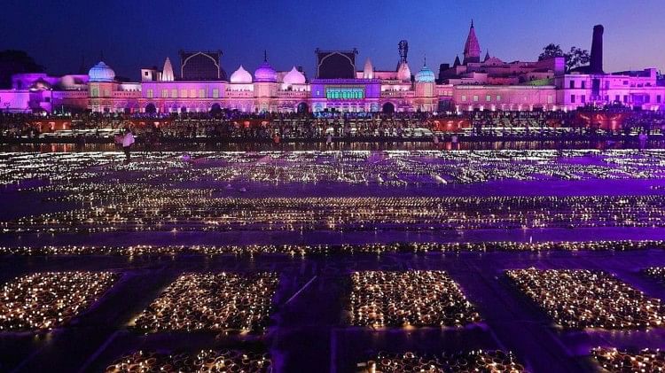 Deepotsav 2022: PM Narendra Modi lits up the diyas in Ayodhya.