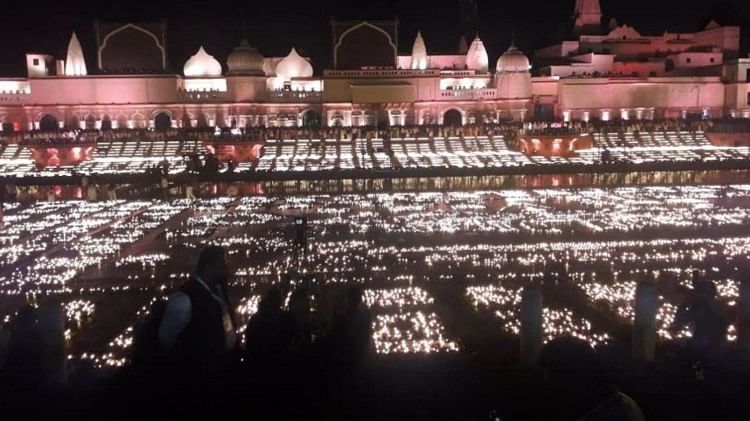 Deepotsav 2022: PM Narendra Modi lits up the diyas in Ayodhya.