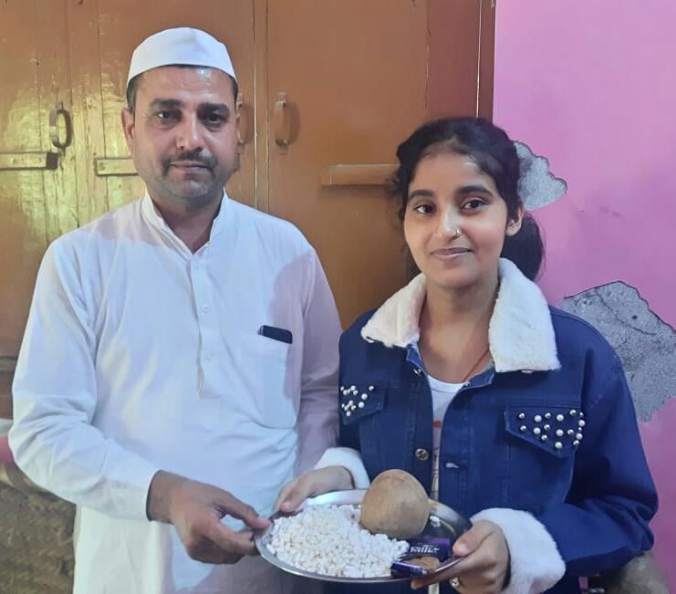 रामपुर मनिहारान में बहन से तिलक कराने पहुंचे जमील फोरमैन रामपुर मनिहारान में बहन से तिलक कराने पहुंचे जमील फोरमैन