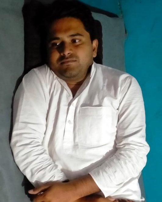 शामली के मोहल्ला सलेक विहार निवासी बुखार से पीड़ित डॉ. गुलफाम। शामली के मोहल्ला सलेक विहार निवासी बुखार से पीड़ित डॉ. गुलफाम।