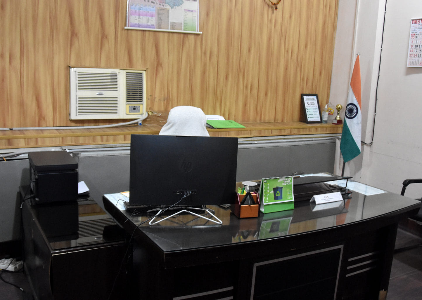 विकास भवन में जिला समाज कल्याण अधिकारी कार्यालय पर खाली कुर्सी। विकास भवन में जिला समाज कल्याण अधिकारी कार्यालय पर खाली कुर्सी।