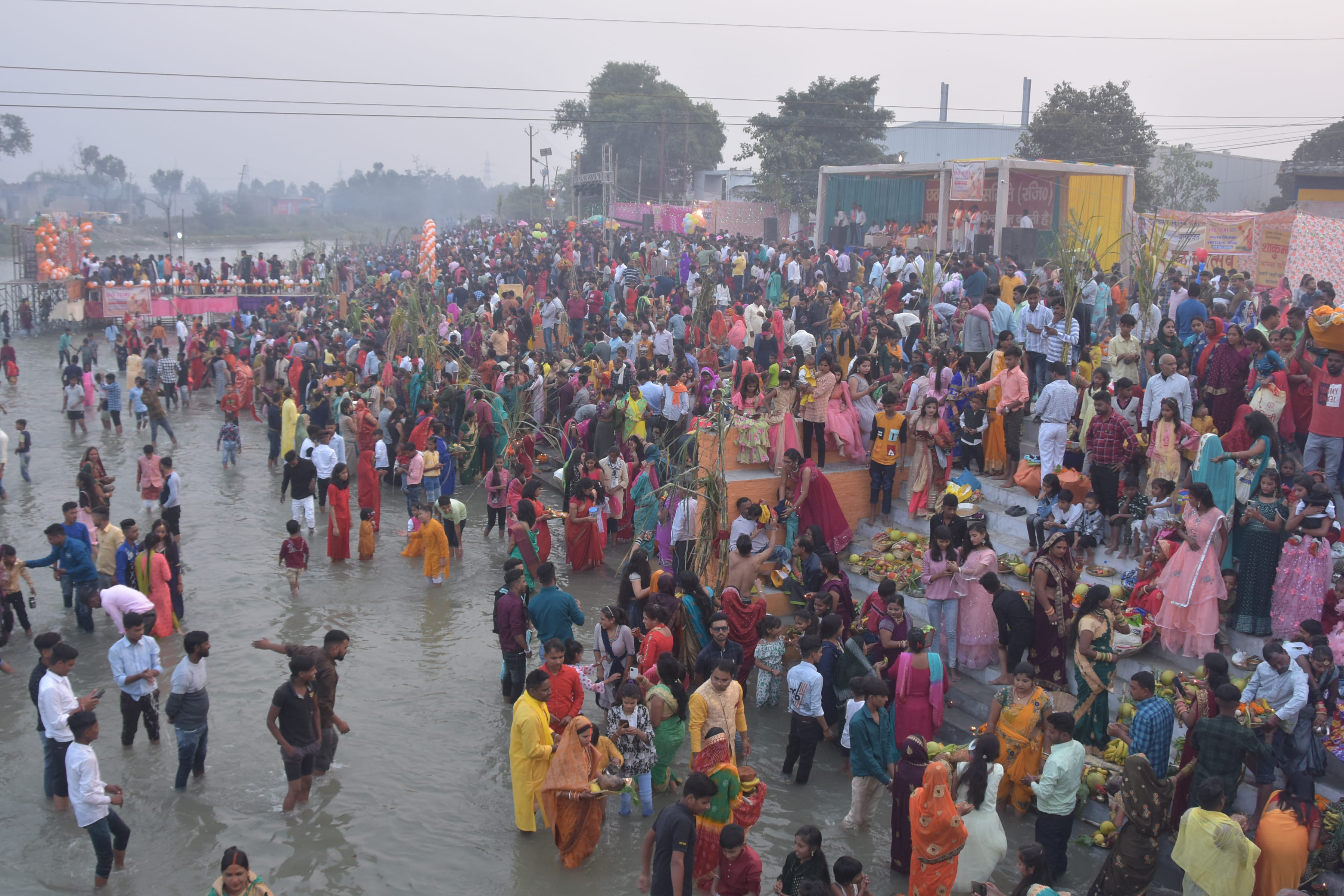बड़ी नहर घाट पर उमड़ा आस्था का सैलाब