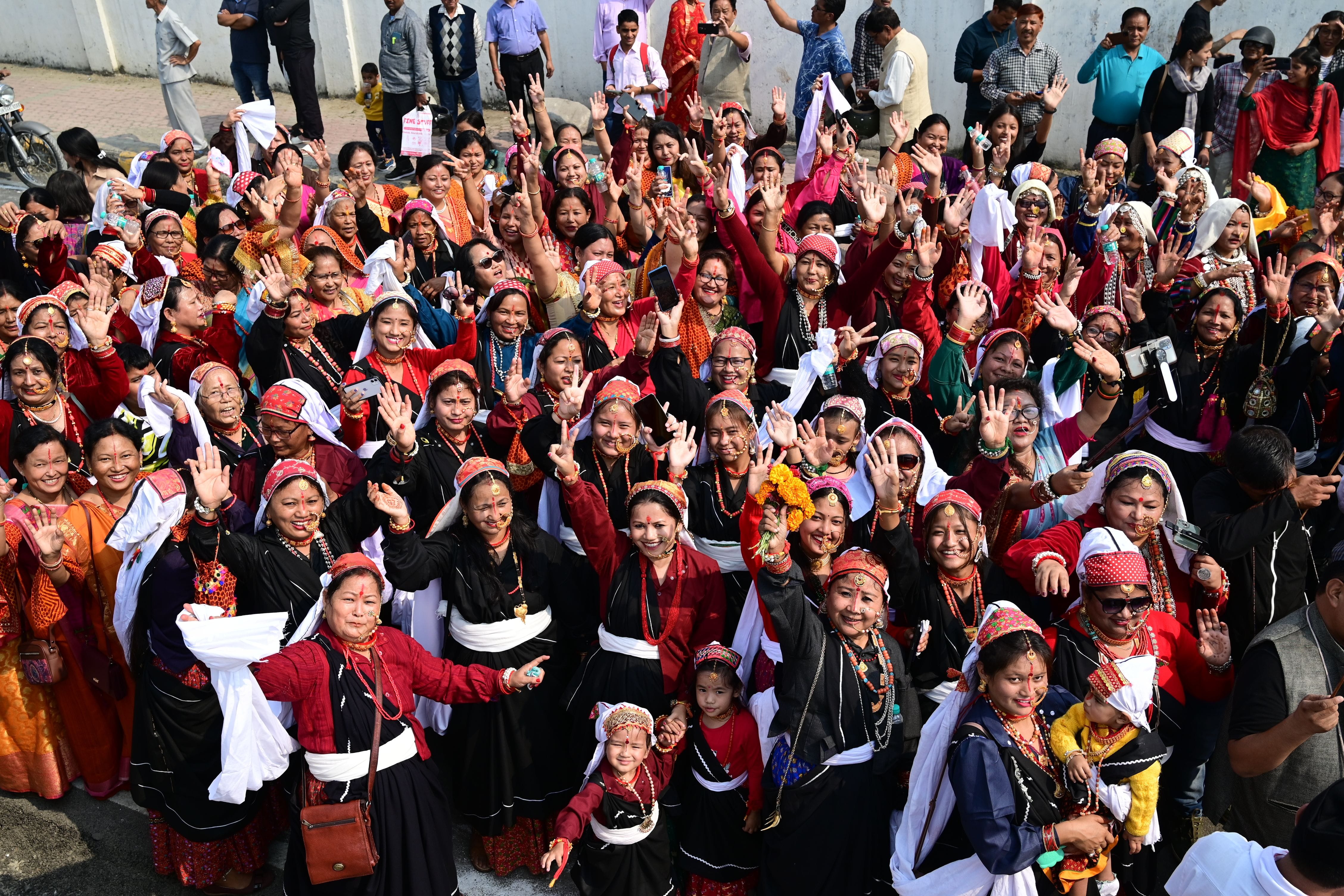 हल्द्वानी एमबी इंटर कॉलेज में आयोजित जोहार महोत्सव 2022 में निकली शोभायात्रा में शामिल शौका महिला? हल्द्वानी एमबी इंटर कॉलेज में आयोजित जोहार महोत्सव 2022 में निकली शोभायात्रा में शामिल शौका महिला?