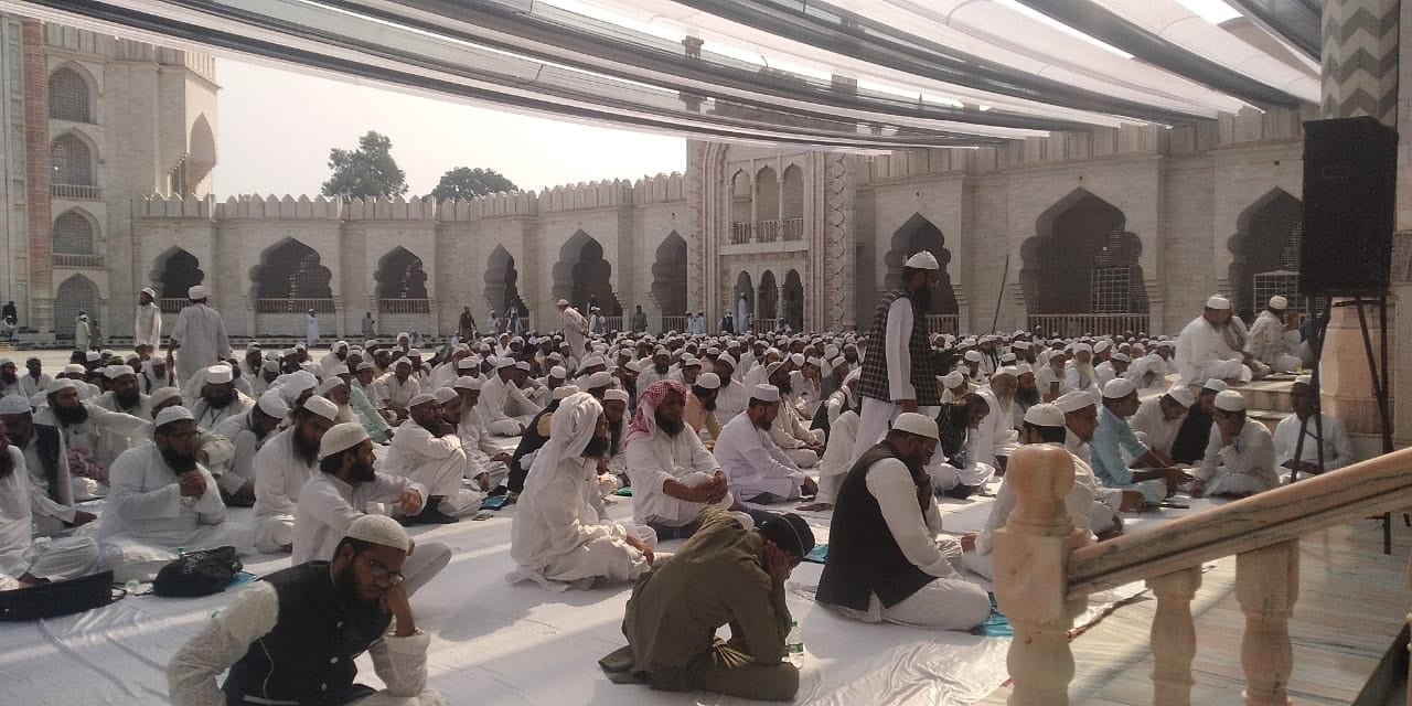 कुलहिंद राब्ता-ए-मदारिस इस्लामिया के राष्ट्रीय सम्मेलन में विचार सुनते मदरसा संचालक