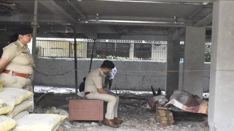 कातिल हसीना: दसवीं पास नीतू ने बनाया था पति की हत्या का खौफनाक प्लान, मोबाइल में चैट और तस्वीरें... मौके पर जांच करती पुलिस।