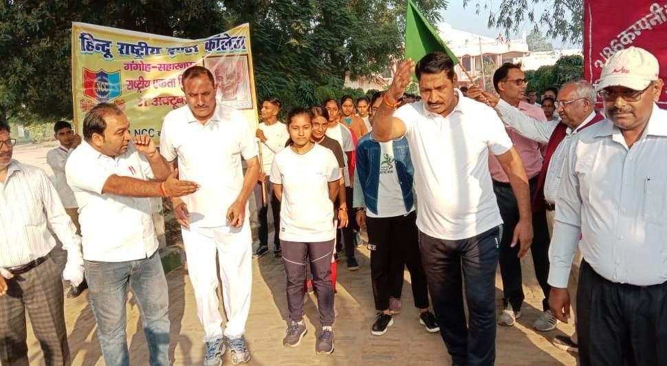 गंगोह के हिंदू राष्ट्रीय इंटर कालेज में एकता दौड में शामिल सीओ, कोतवाल एवं अन्य गंगोह के हिंदू राष्ट्रीय इंटर कालेज में एकता दौड में शामिल सीओ, कोतवाल एवं अन्य