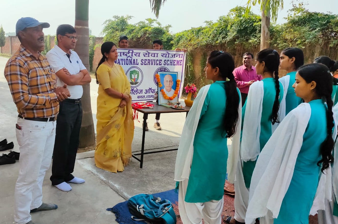 झिंझाना जैन डिग्री कॉलेज बनत में राष्ट्रीय एकता दिवस पर छात्र-छात्राओं को जानकारी देते शिक्षक। झिंझाना जैन डिग्री कॉलेज बनत में राष्ट्रीय एकता दिवस पर छात्र-छात्राओं को जानकारी देते शिक्षक।