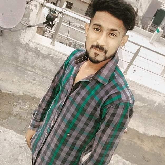 मुकेश का फाइल फोटो। मुकेश का फाइल फोटो।
