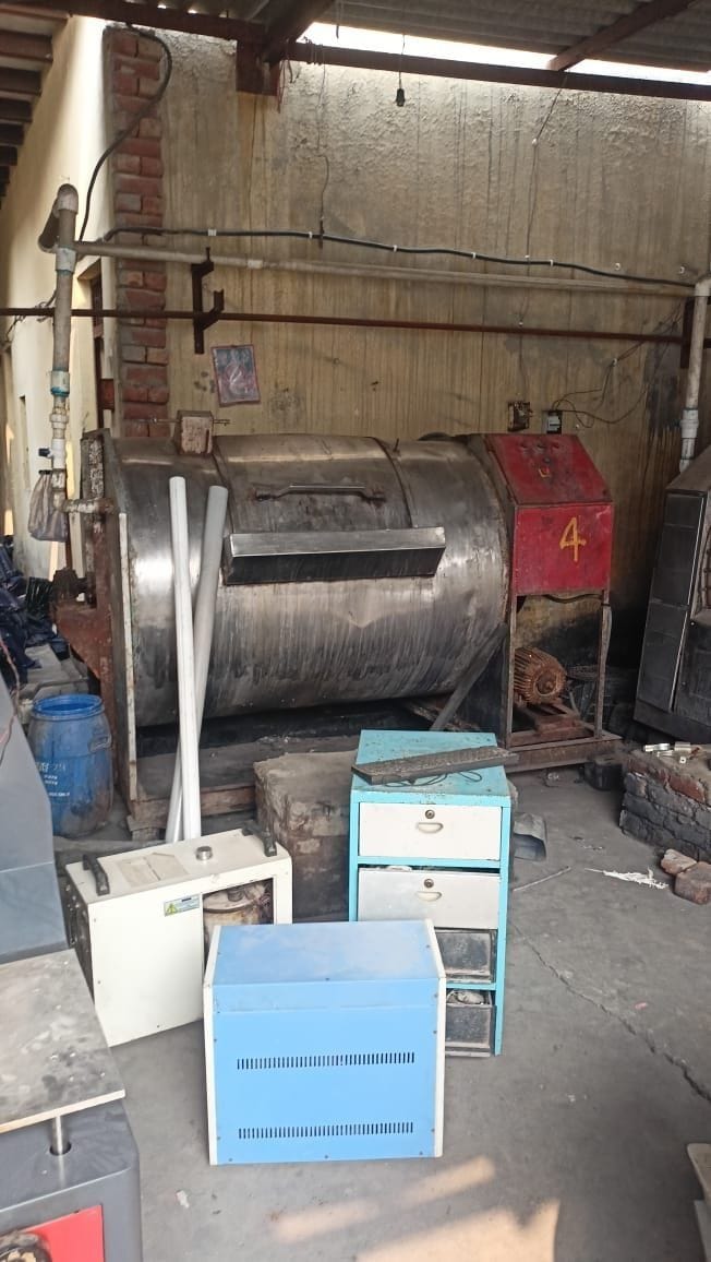 प्याऊ मनियारी में अवैध तरीके से चल रही डाइंग यूनिट। संवाद प्याऊ मनियारी में अवैध तरीके से चल रही डाइंग यूनिट। संवाद