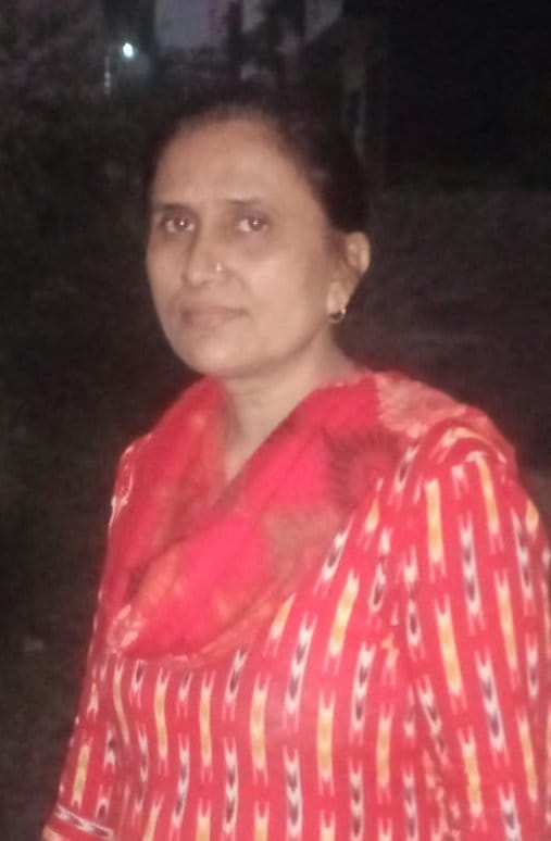शामली के देवयोग कॉलानी में फैली गंदगी के बारे में जानकारी देती महिला बबीता शामली के देवयोग कॉलानी में फैली गंदगी के बारे में जानकारी देती महिला बबीता