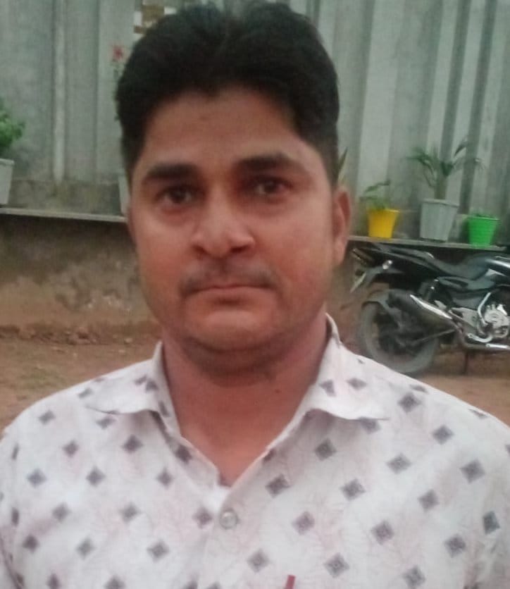 शामली के देवयोग कॉलानी में गंदगी के बारे में जानकारी देता नीरज धीमान शामली के देवयोग कॉलानी में गंदगी के बारे में जानकारी देता नीरज धीमान