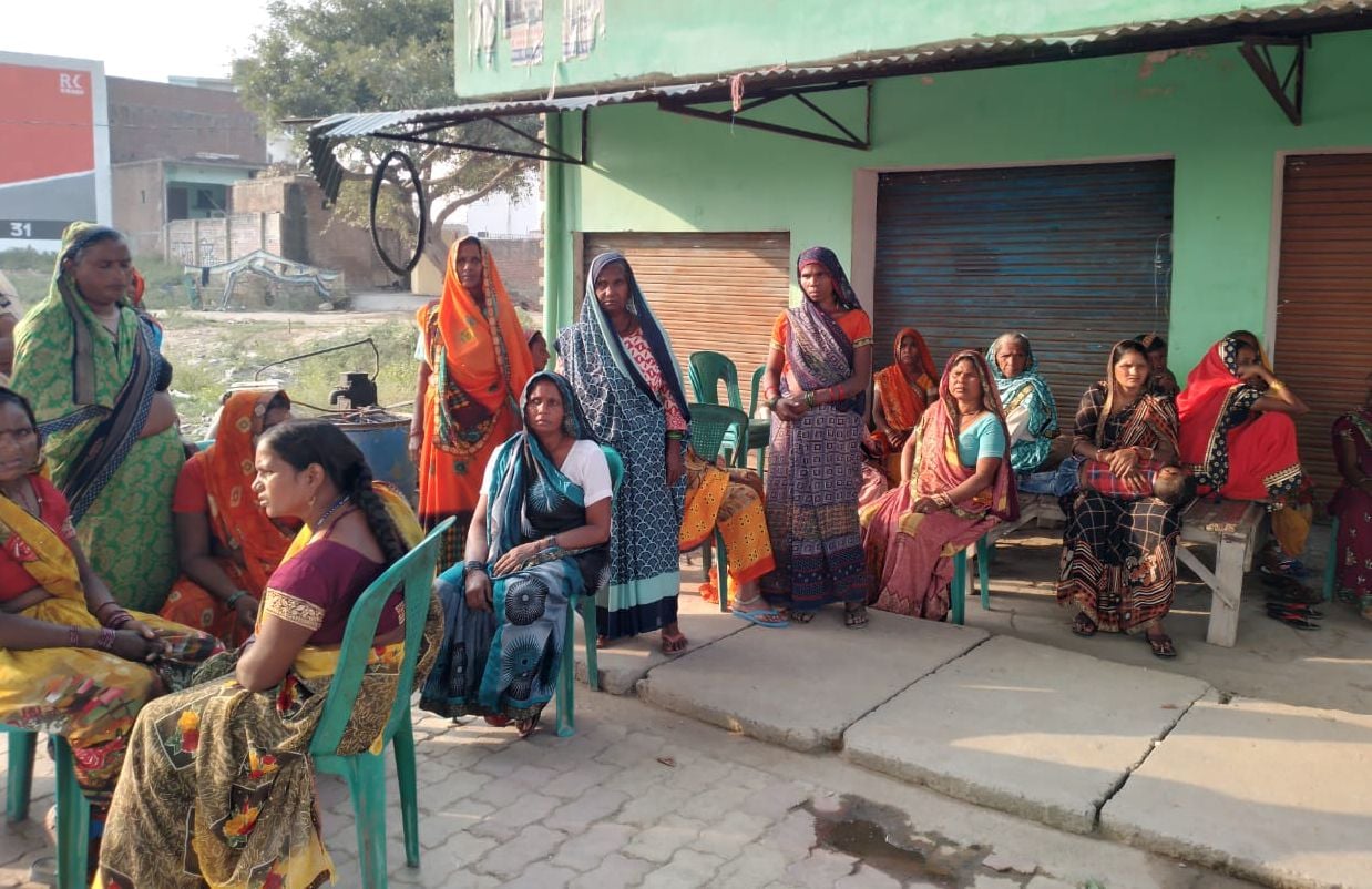 फमजदा मृतका गुड्डी के परिवार वाले और संबंधी। संवाद फमजदा मृतका गुड्डी के परिवार वाले और संबंधी। संवाद