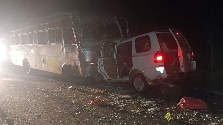 A Horrific Road Accident In Madhya Pradesh Bus And Car Collision In Betul  11 People Killed One Injured - Mp में भीषण सड़क हादसा: बैतूल में बस और कार  की टक्कर, 11