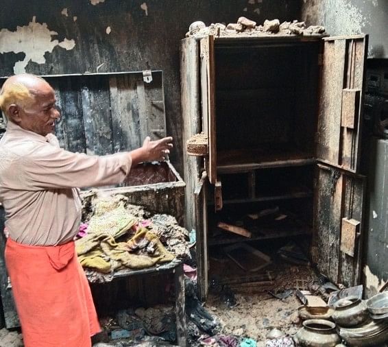 Thieves Set Fire To Potato Trader’s House – आलू व्यापारी के घर चोरी कर लगाई आग, 10 लाख का नुकसान