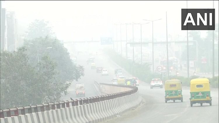 Delhi Pollution Level: दिल्ली-एनसीआर में प्रदूषण के चलते हवा की गुणवत्ता में गिरावट जारी, राजधानी का AQI 431