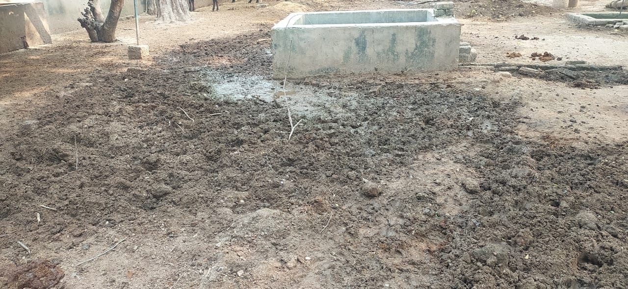 फोटो05एयूआरपी 24- गोशाला में फैली गंदगी। संवाद