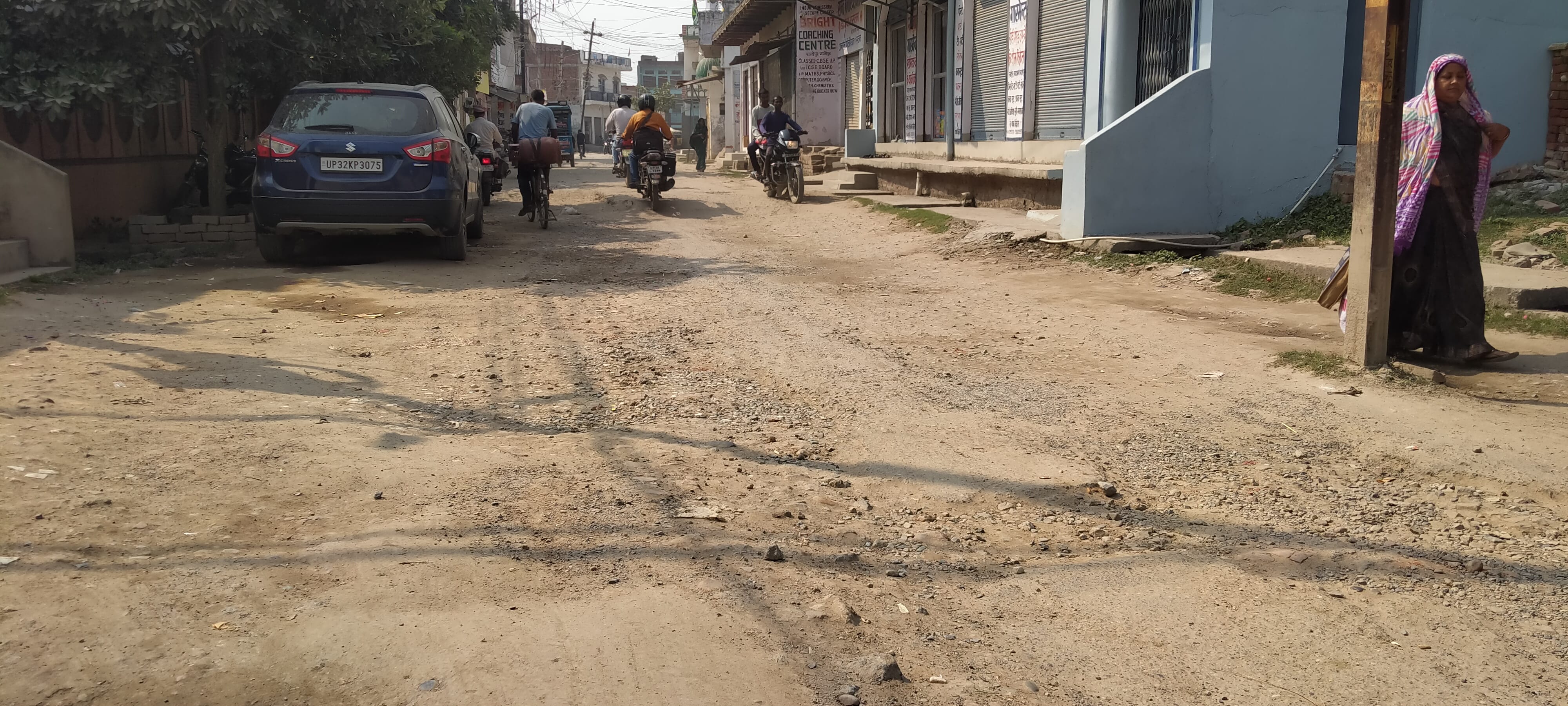 शहर के महुआबाग से सकलेनबाद जाने वाला बदहाल सड़क।संवाद शहर के महुआबाग से सकलेनबाद जाने वाला बदहाल सड़क।संवाद
