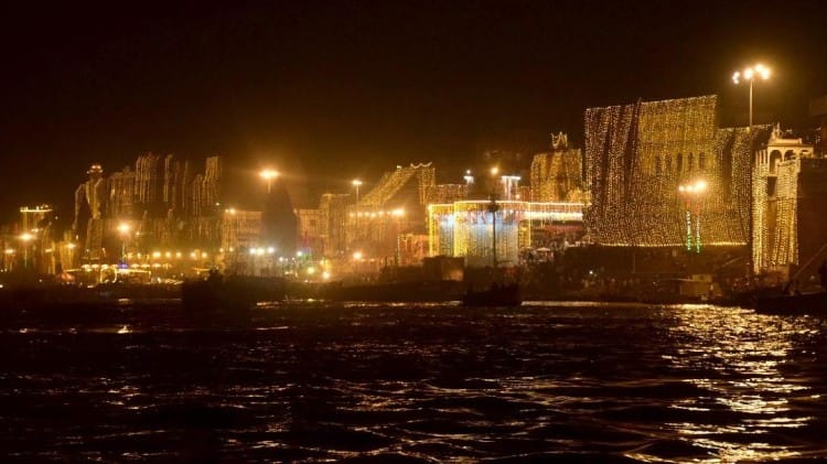 दशाश्वमेध घाट पर सजावट