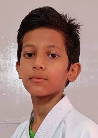 राज्य कराटे टीम में चयनित बनबसा का  आशीष सिंह । संवाद 