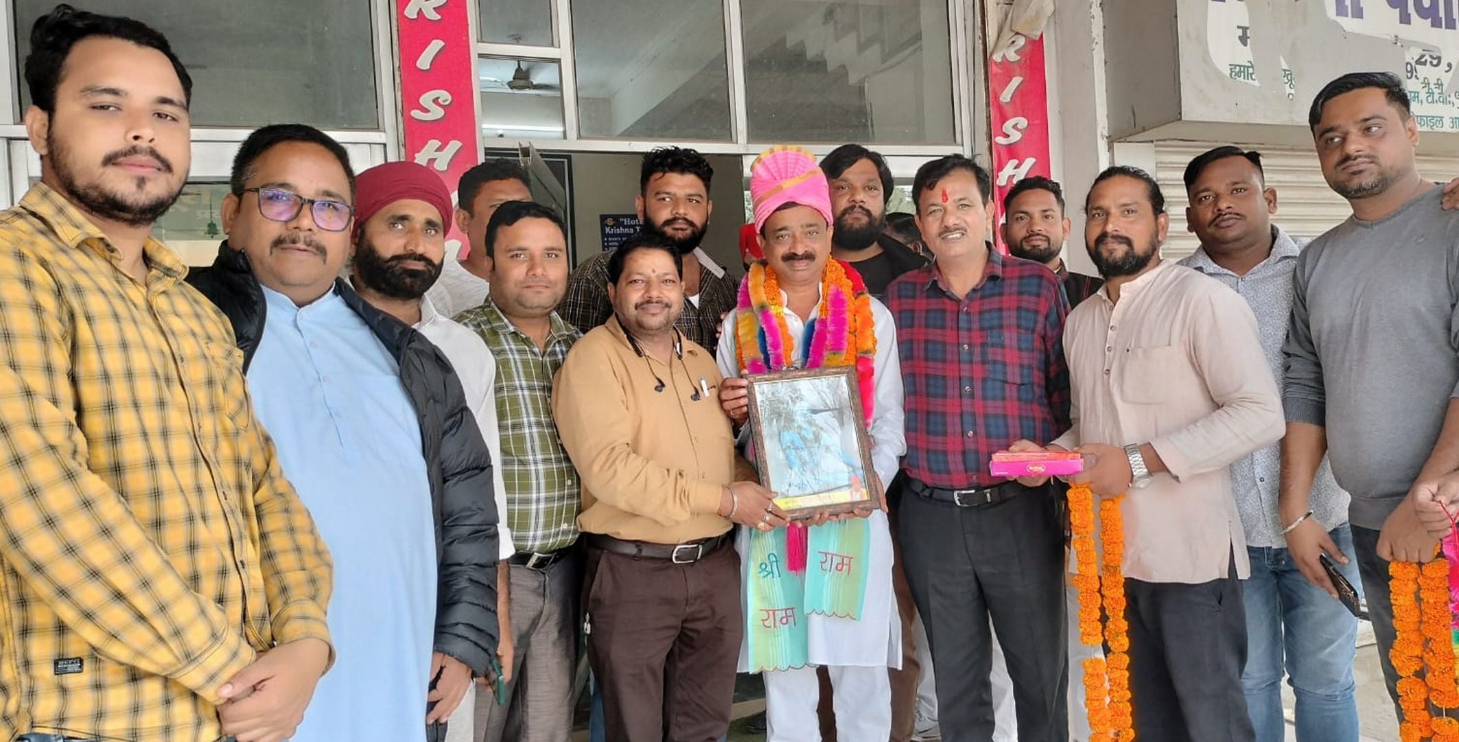 सितारगंज में नवनियुक्त भाजपा जिलाध्यक्ष कमल जिंदल का स्वागत करते भाजपाई। संवाद सितारगंज में नवनियुक्त भाजपा जिलाध्यक्ष कमल जिंदल का स्वागत करते भाजपाई। संवाद