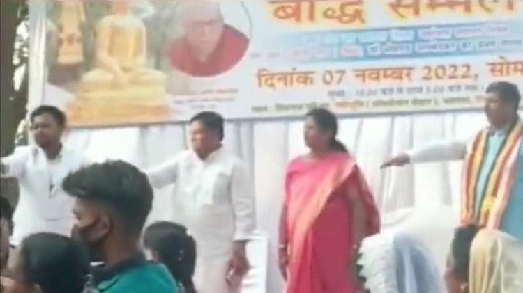 Congress Mayor In Chhattisgarh Seen At Mass Conversion Rally Bjp Cries ...