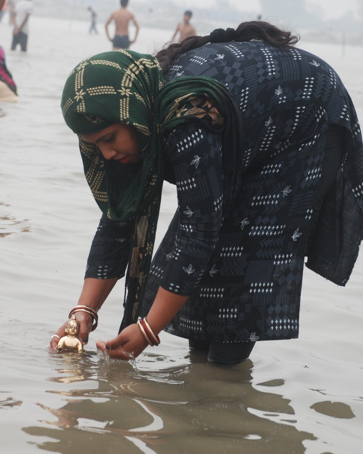 लो जी हमने भी लगवा दी लड्डू गोपाल को यमुना में डूबकी:बागपत यमुना में लड्डू गोपाल की प्रतिमा को स्न? लो जी हमने भी लगवा दी लड्डू गोपाल को यमुना में डूबकी:बागपत यमुना में लड्डू गोपाल की प्रतिमा को स्न?