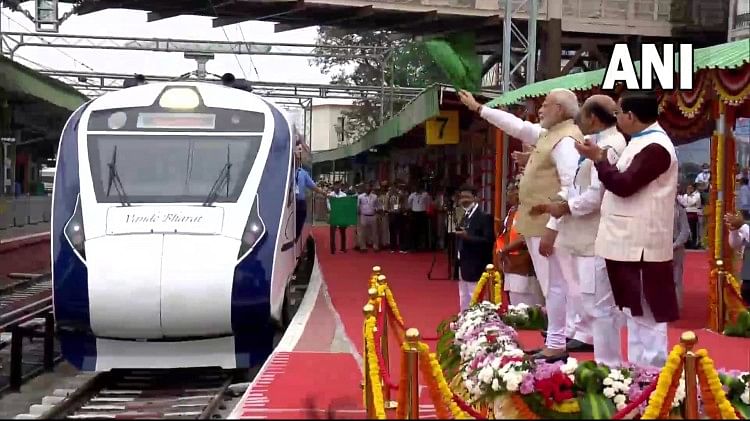 Karnataka: वंदे भारत ट्रेन, 5000 करोड़ का एयरपोर्ट टर्मिनल…पीएम मोदी ने बेंगलुरु को दीं कई सौगात