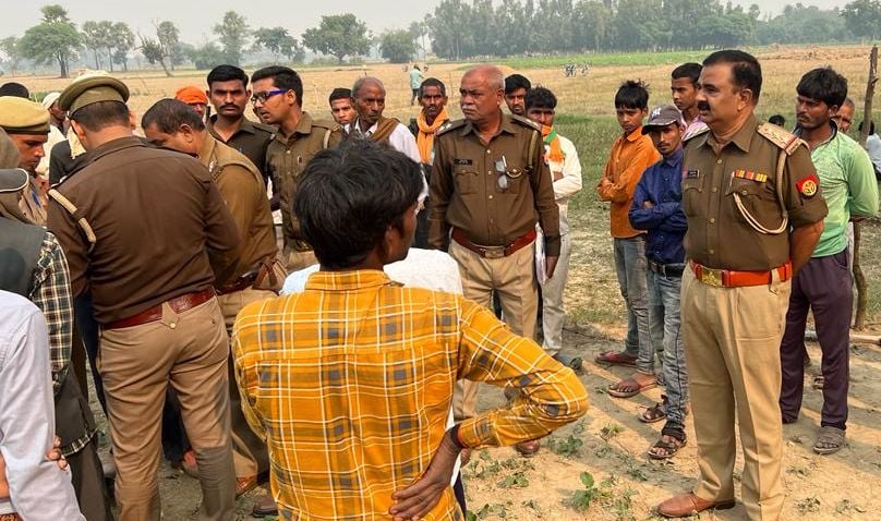 फोटो-20- घटनास्थल पर मौजूद पुलिस फोटो-20- घटनास्थल पर मौजूद पुलिस